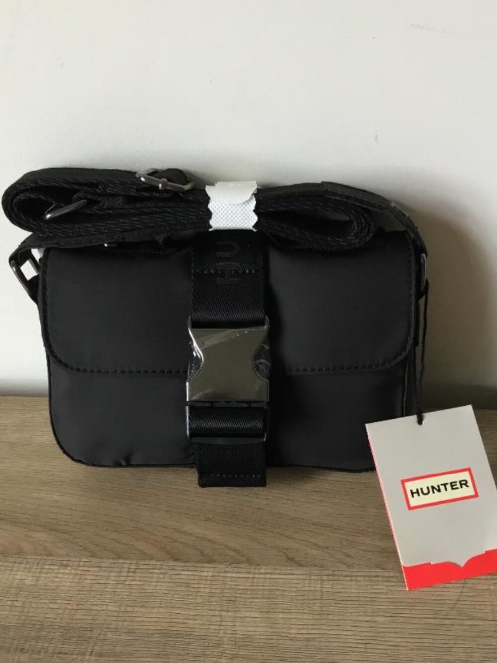 Unisex Hunter Black Vault Crossbody Bag w/Large Silver Buckled Closure NWT $75